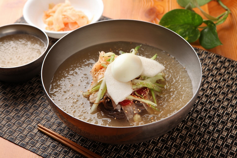  Mì lạnh Naengmyeon là món ăn Hàn Quốc