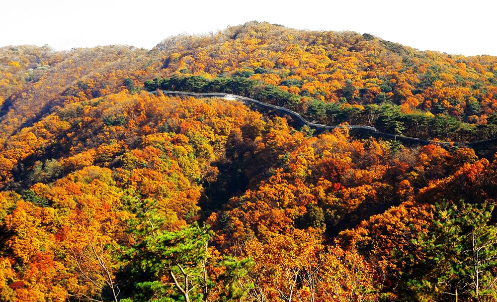 Pháo đài Namhansanseong vào mùa thu