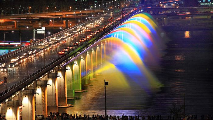 Đèn cầu vòng ở sông Hàn
